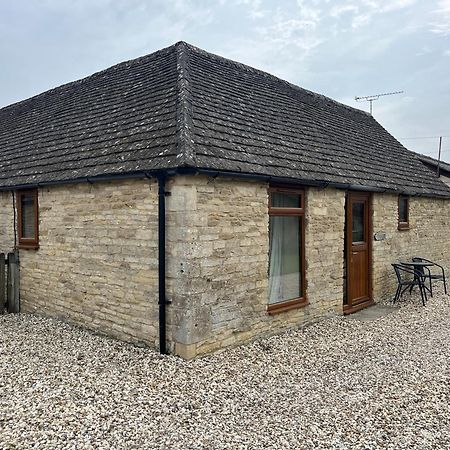 Tupenny Cottage, Old Mill Farm, Cotswold Water Park Cirencester Ngoại thất bức ảnh